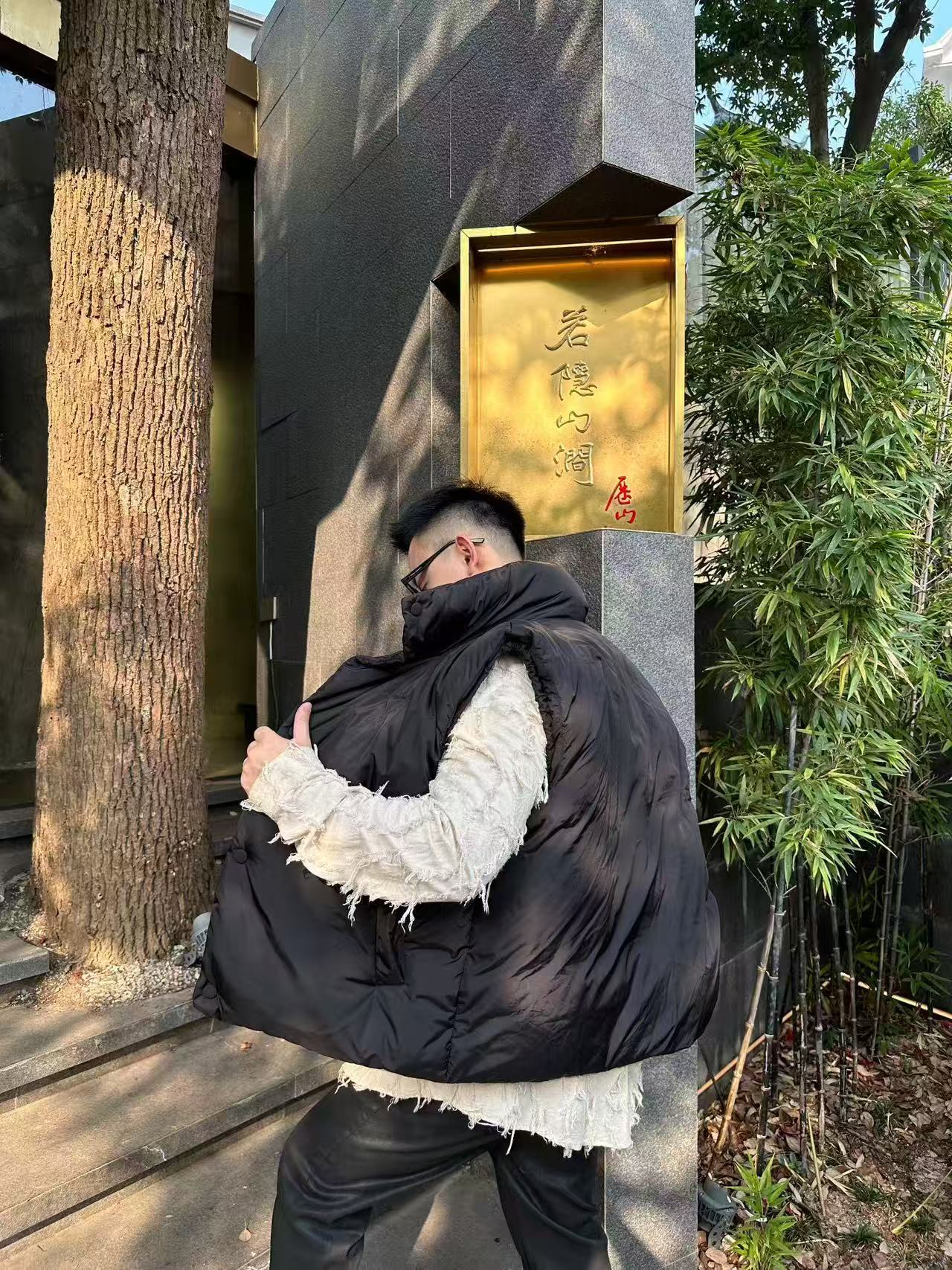 Ami 爱心垫衬绣羽绒马甲