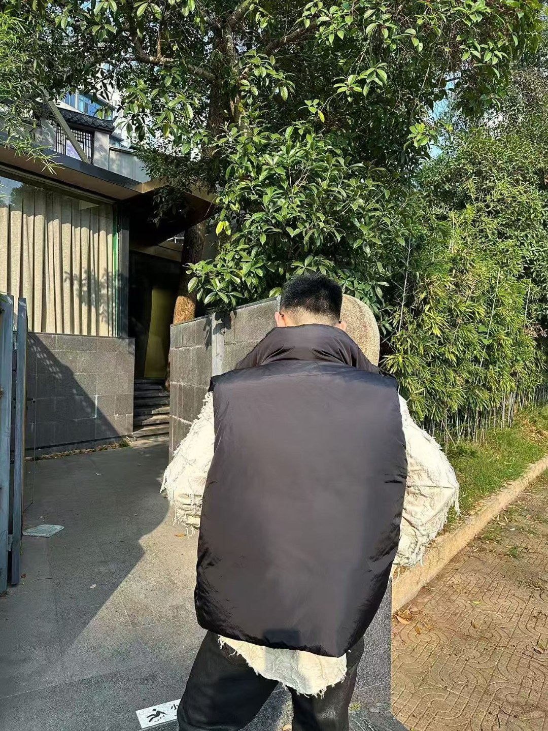 Ami 爱心垫衬绣羽绒马甲