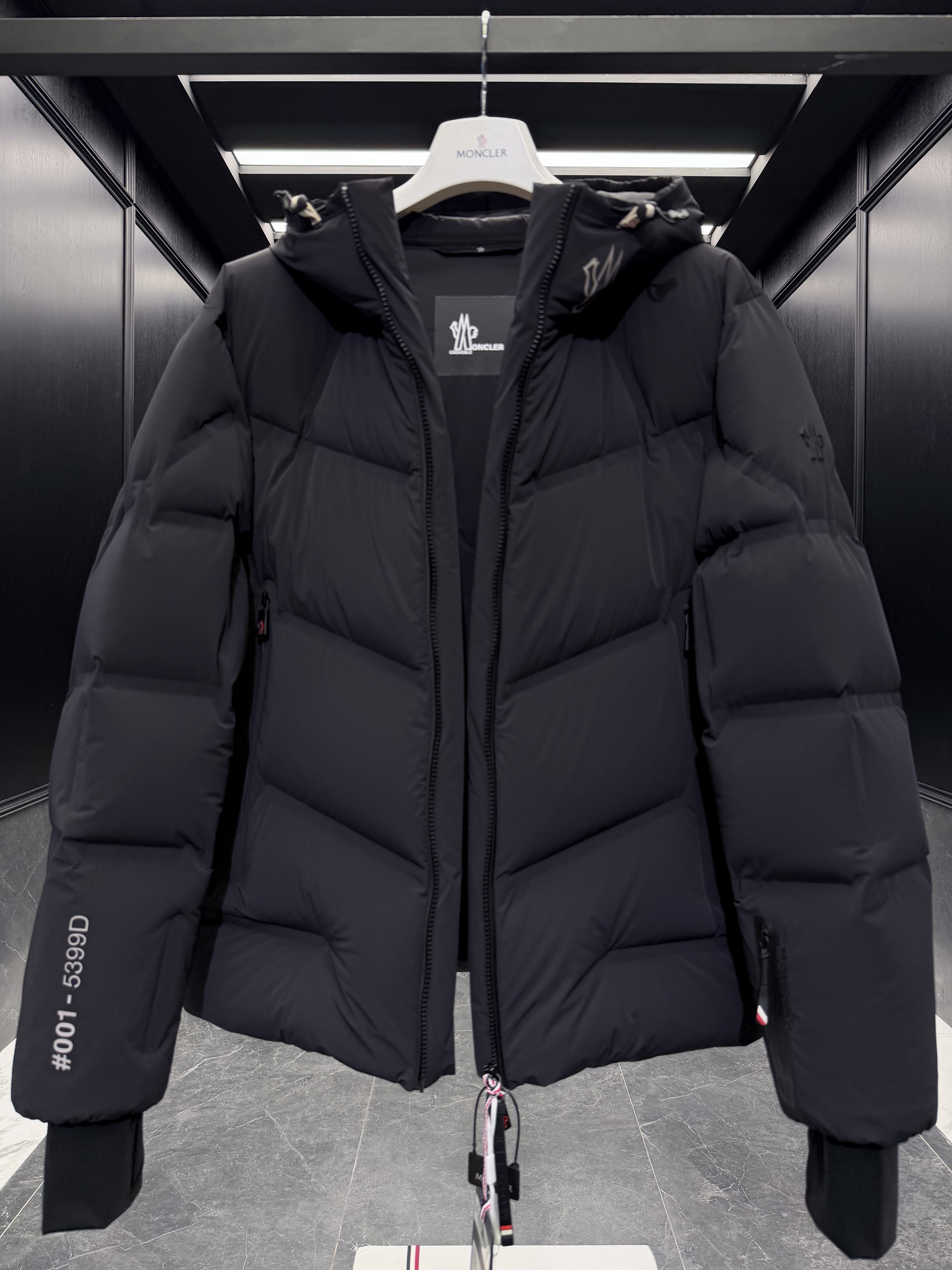 Moncler Grenoble Arcesaz