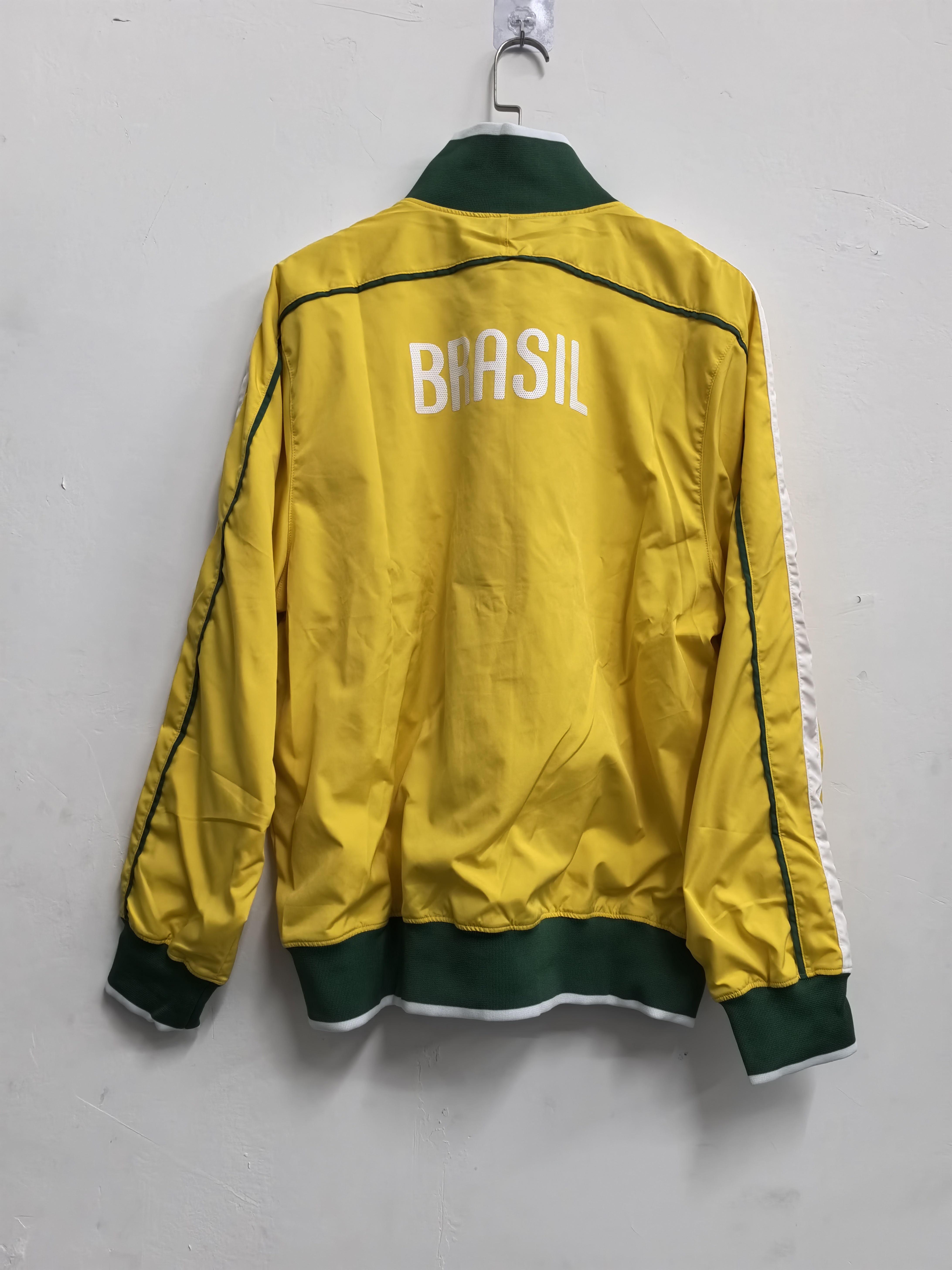 Brazil  Windbreaker25-26