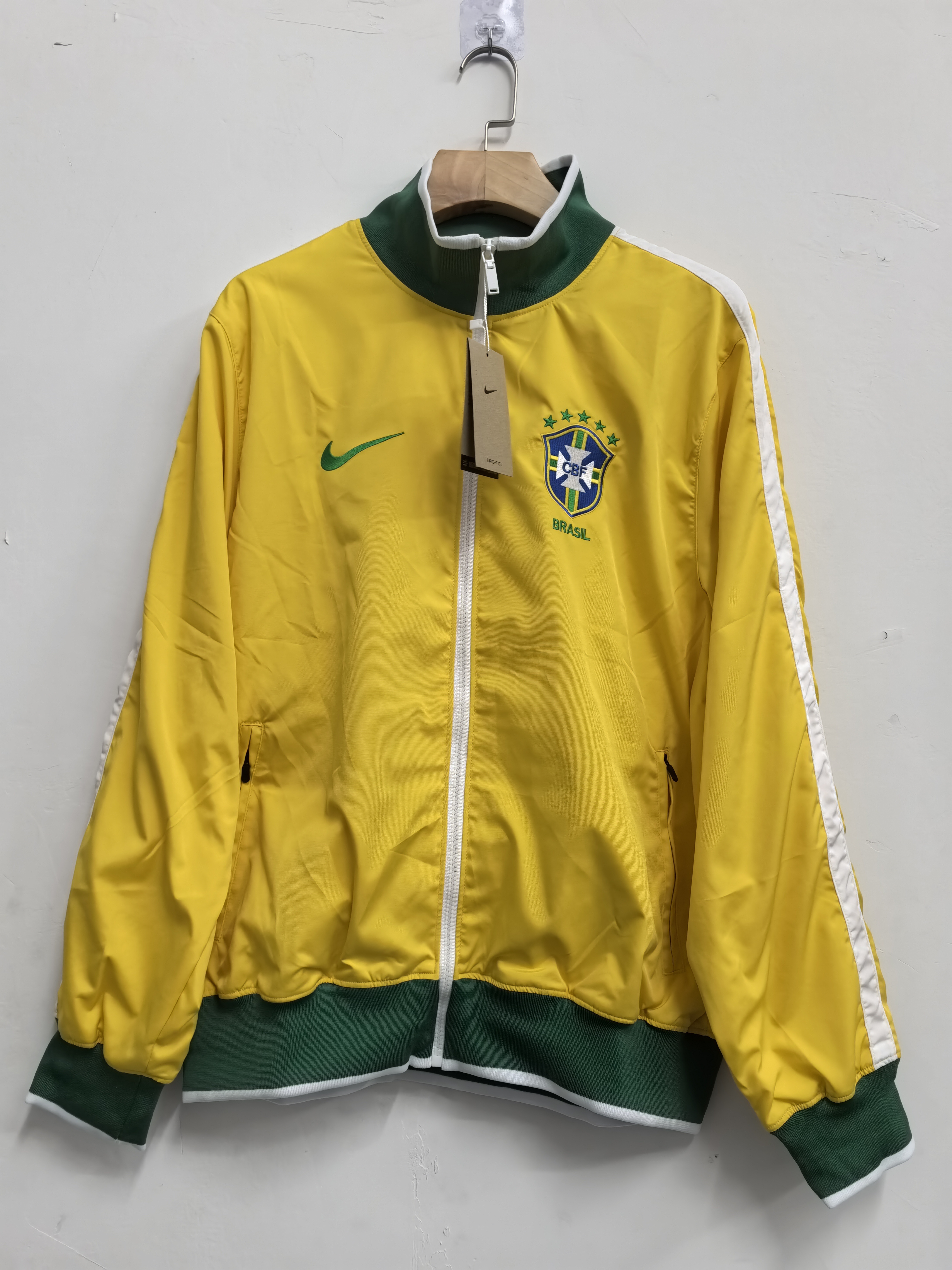 Brazil  Windbreaker25-26