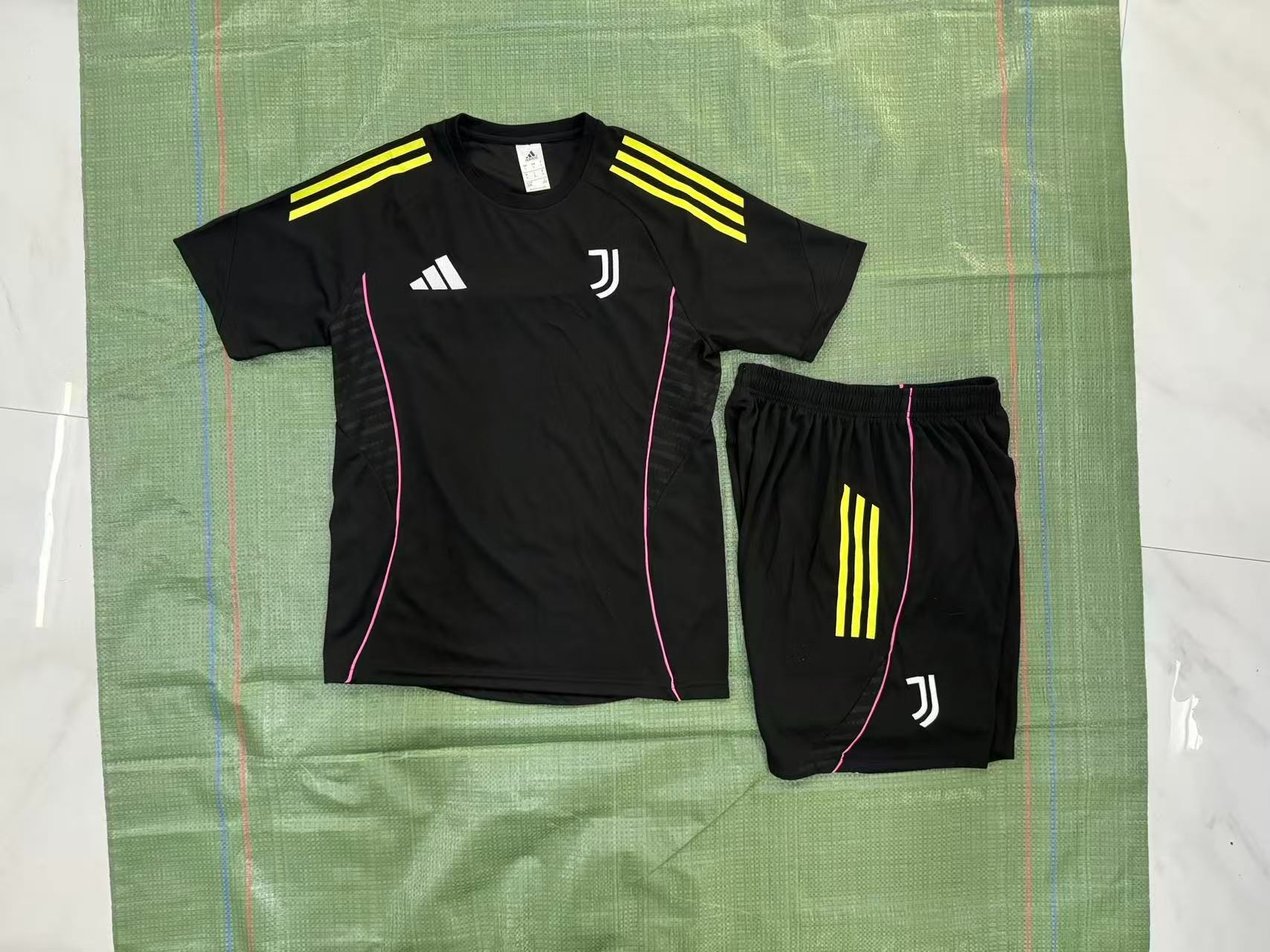 Juventus Training Short Sleeve kits 25-26