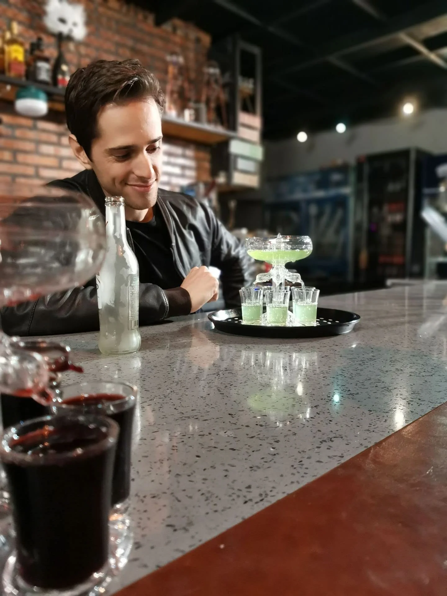 Drink Dispenser for Juice or Spirits with 6 Shot Glasses