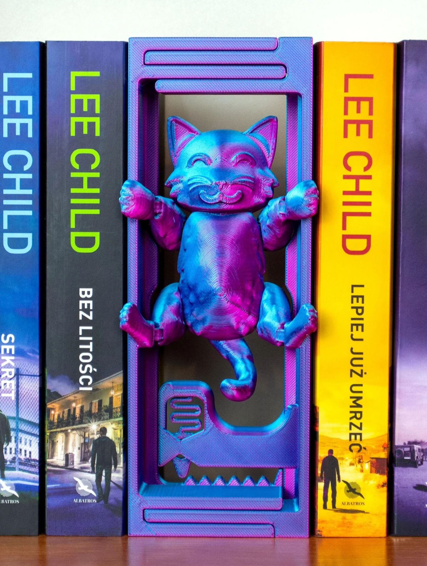 Hanging Cat Adjustable Bookends