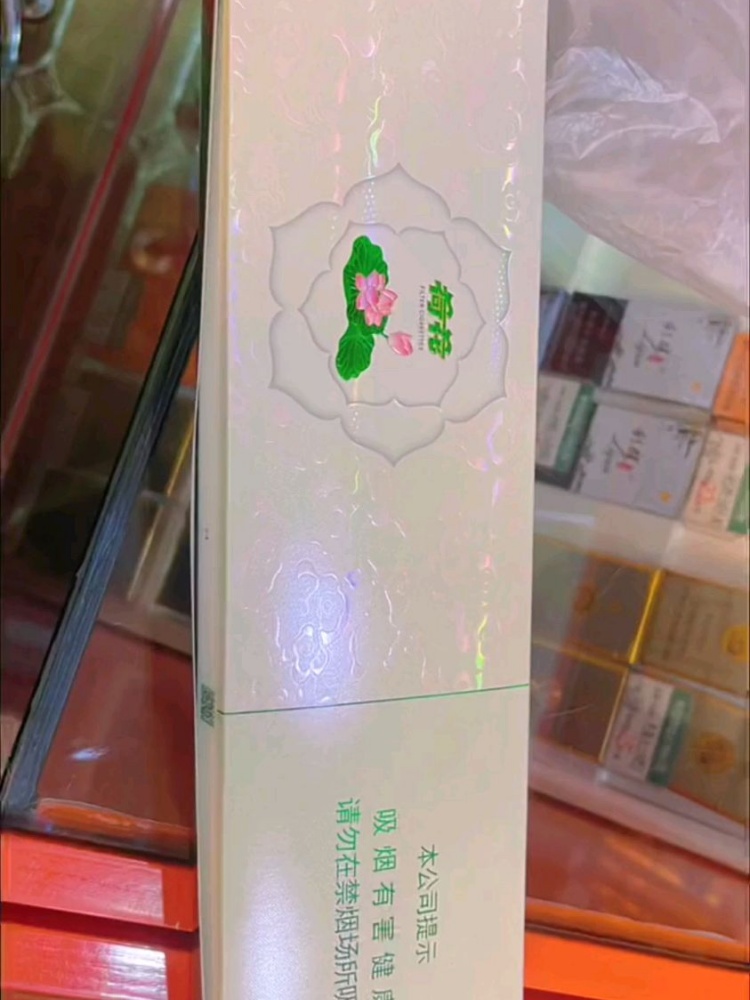 钻石（双中支荷花）俗称：中支白荷花89mm 中支，双仓分离盒（左右各 10 支），米白浮雕硬盒，20 支 / 包
理化参数：焦油 10mg，烟碱 1.0mg，一氧化碳 10mgRM280.00oknoni钻石（双中支荷花）俗称：中支白荷花 - oknoni